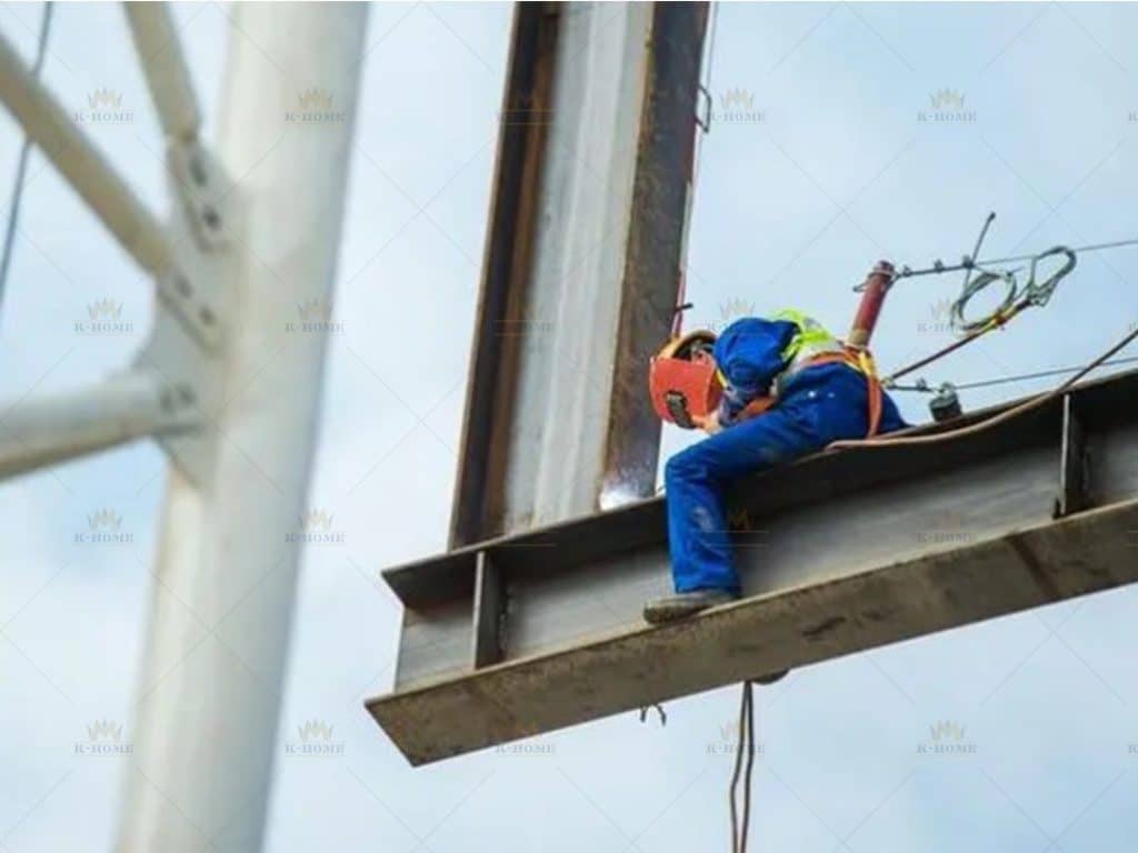 Construction workers shall wear fall arrestors