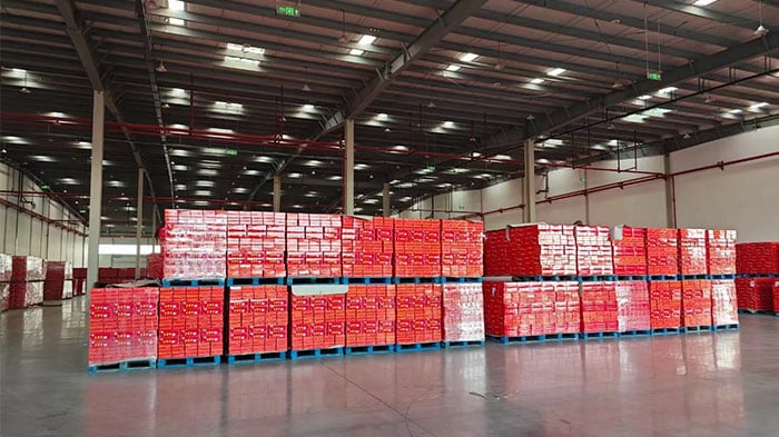 steel warehouse for logistics center interior